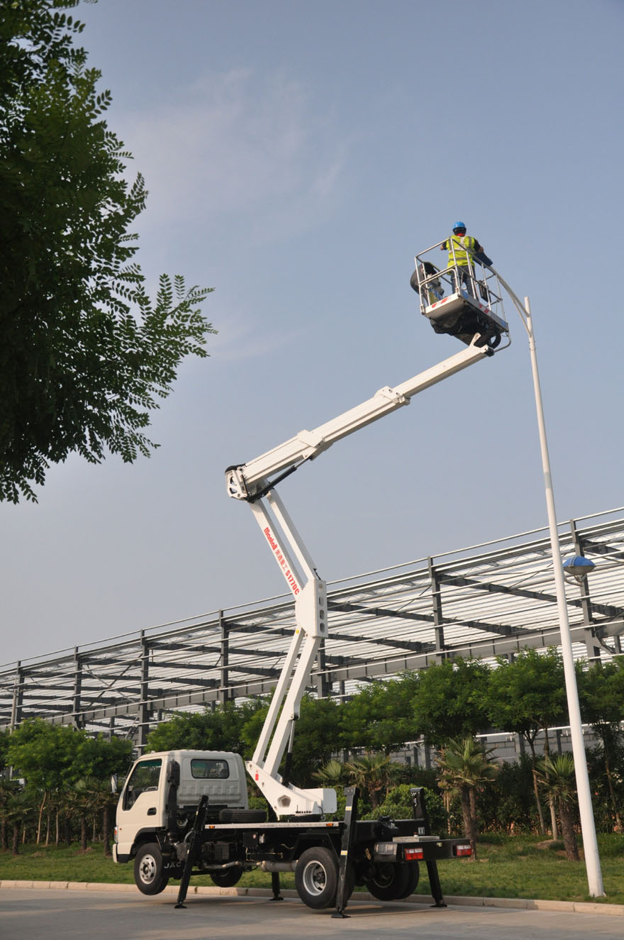 車載式高空作業車實拍圖