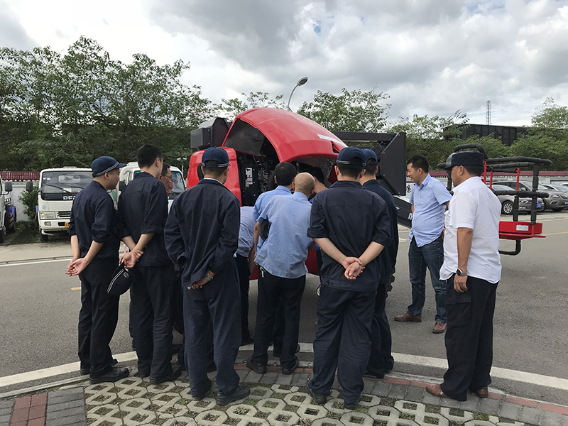 成都升降平臺入駐成都火車機務段