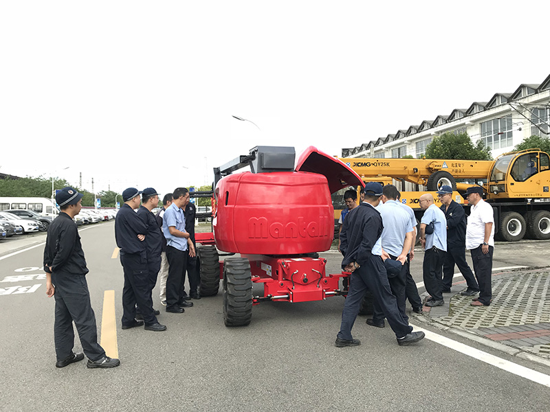 成都升降平臺入駐成都火車機務段